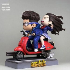 Miyagi Ayako cưỡi xe điện